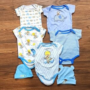 Bundle Baby boy onesies and hats bundle, 0-3M